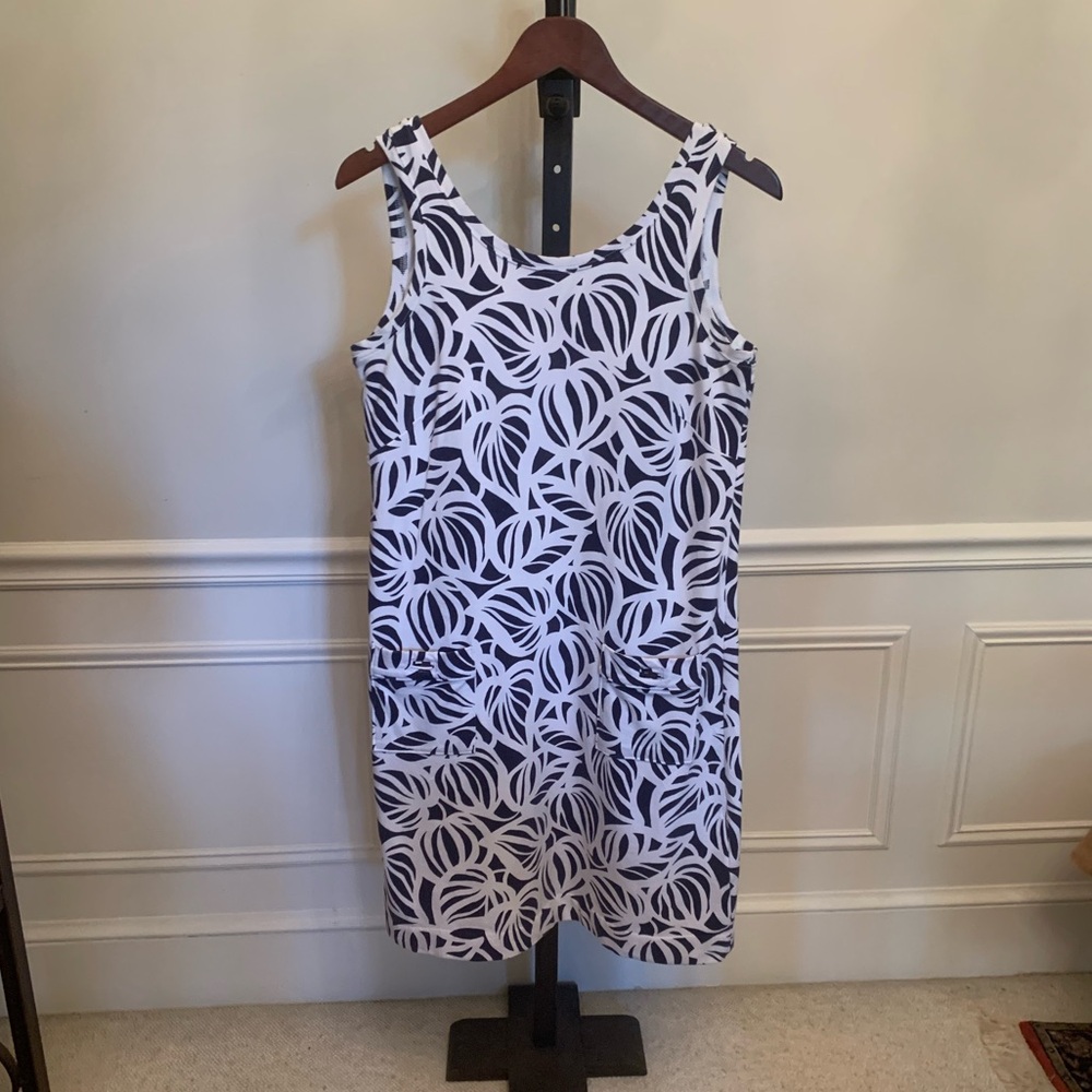 Lilly Pulitzer Navy and White tropical  leaf print dress size Medium